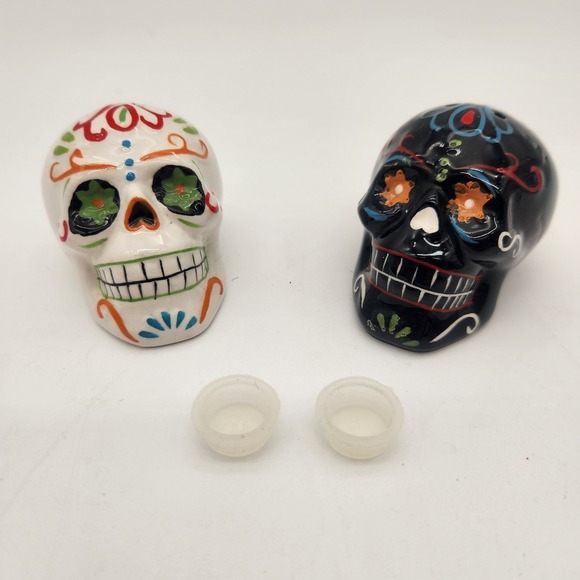 NWOB Day‎ of the Dead Skull Salt and Pepper Shakers Ceramic Halloween Decoration - Picture 1 of 6
